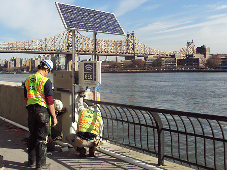 Automatic monitoring by GEO-Instruments by Brooklyn Bridge New York